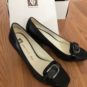 Women’s Ann Klein dress pumps